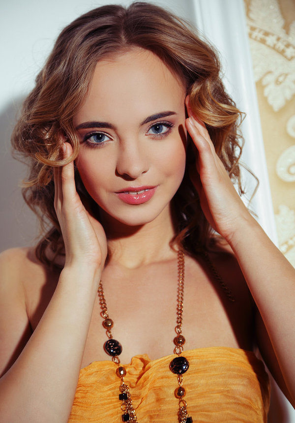 Дина, 25